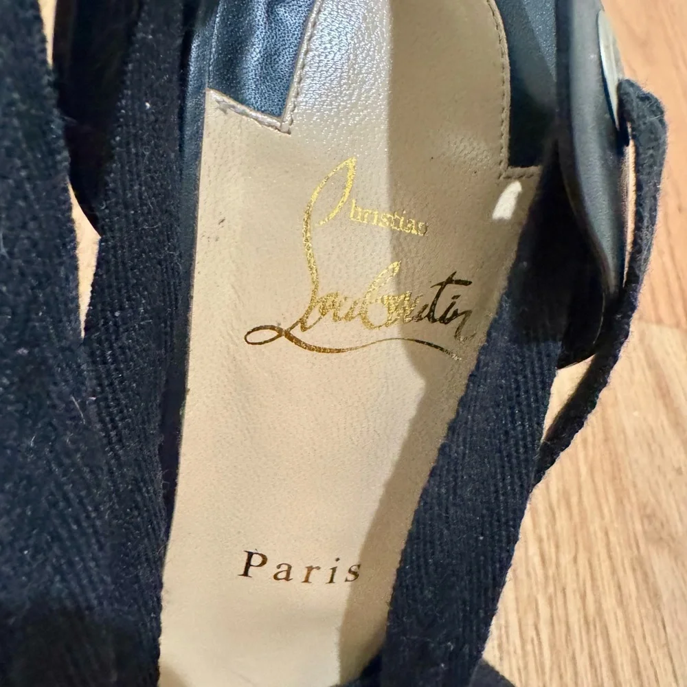 CHRISTIAN LOUBOUTIN Tribuli 140 Chain-trimmed Leather Wedge Sandals - Size 39 - Picture 5 of 6